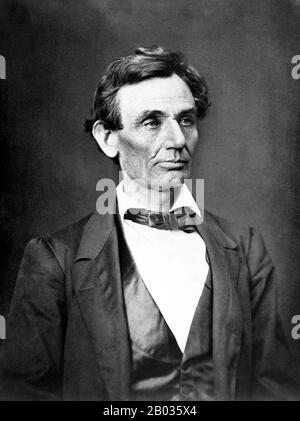 Abraham Lincoln (12. Februar 1809 - 15. April 1865) war der 16. Präsident der Vereinigten Staaten und diente von März 1861 bis zu seiner Ermordung im April 1865. Lincoln führte die Vereinigten Staaten durch seinen Bürgerkrieg - seinen blutigsten Krieg und seine größte Moral-, Verfassungs- und politische Krise. Dabei bewahrte er die Union, schaffte die Sklaverei ab, stärkte den Bund und modernisierte die Wirtschaft. Stockfoto