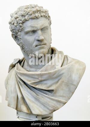 Geboren als Luzius Septimius Bassianus (188-217 CE), aber nach der vereinigung seines Vaters mit den Familien der Nerva-Antonine-Dynastie in Marcus Aurelius Antoninus umbenannt, gewann er seine Agnomen Caracalla aus einer gallischen Kapuzinertunika, die er oft trug. Als ältester Sohn von Kaiser Septimius Severus regierte er von 198 CE bis zum Tod seines Vaters 211 CE gemeinsam mit seinem Vater. Er wurde dann mit seinem jüngeren Bruder Geta gemeinsamer Kaiser, der seinen Bruder jedoch weniger als ein Jahr schnell in ihre gemeinsame Herrschaft ermordete. Die Herrschaft Caracallas war von anhaltenden Übergriffen der Germanen sowie ständigen Auseinandersetzungen geprägt Stockfoto