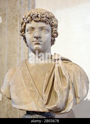 Italien: Marmorbüste von Caracalla (188-217 n. Chr.) als Kind, gemeinsamer 22. römischer Kaiser, 198-204 n. Chr. Bäder des Diokletian, Rom. Foto von Marie-Lan Nguyen. Geboren als Lucius Septimius Bassianus, wurde aber nach der Verbindung seines Vaters mit den Familien der Nerva-Antonin-Dynastie in Marcus Aurelius Antoninus umbenannt. Caracalla (Spitzname nach einer gallischen Kapuzenjacke) war der älteste Sohn von Kaiser Septimius Severus und regierte gemeinsam mit seinem Vater von 198 n. Chr. bis zum Tod seines Vaters im Jahr 211 n. Chr. Dann wurde er gemeinsam mit seinem jüngeren Bruder Geta Kaiser, ermordete seinen Bruder jedoch weniger als ein Jahr nach ihrer Herrschaft. Stockfoto