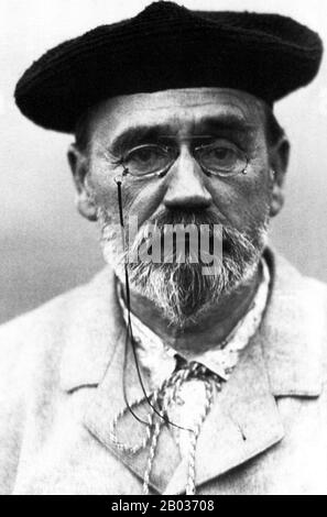 Emile Edouard Charles Antoine Zola (2. April 1840 - 29. September 1902) war ein französischer Romanautor, Dramatiker, Journalist, der bekannteste Praktiker der Literaturschule des Naturalismus und ein wichtiger Beitrag zur Entwicklung des theatralischen Naturalismus. Er war eine wichtige Persönlichkeit bei der politischen Liberalisierung Frankreichs und bei der Ausbürgerung des fälschlicherweise Angeklagten und verurteilten Armeebeamten Alfred Dreyfus, der in der renommierten Zeitung Headline J'accuse gekapselt ist. Zola wurde in den Jahren 1901 und 1902 für den ersten und zweiten Nobelpreis für Literatur nominiert. Stockfoto