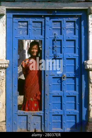 Kutch (oft Kachch geschrieben) ist der nordwestliche Teil des indischen Bundesstaats Gujarat, der vom Hauptteil des Staates durch das Arabische Meer und eine Ausdehnung der Salzwiesen geteilt wird. Im Norden liegt die pakistanische Provinz Sind. Der Name Kutch soll von den Kachelas abgeleitet sein, einer Unterkaste der Lohar- (Schmiede-) oder soni- (Goldschmiede-)Kasten. Stockfoto