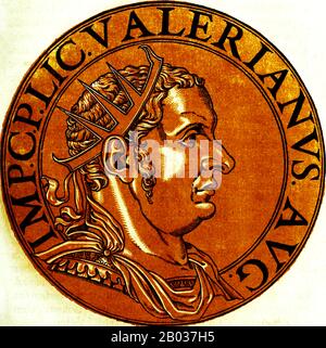 Valerian (193/195/200-260/264) stammte aus einer traditionellen senatorischen Familie und diente unter verschiedenen Kaisern. Als Kaiser Trebonianus Gallus 253 vor Rebellion des rivalisierenden Klägers Aemilianus stand, wandte er sich um Hilfe an Valerian. Valerian war zu spät, um Gallus zu retten, der von seinen eigenen Truppen ermordet wurde, aber seine Ankunft sah, dass Aemilianus' Legionen ihren eigenen Kaiser und Defekt an Valerians Seite töteten und ihn Ende 253 zum neuen Kaiser erklärten. Er erbat ein römisches Reich, das tumultartige Zeiten durchmachte. Der Westen geriet in Unordnung, während verschiedene Teile des Ostens in den subsumiert wurden Stockfoto