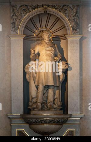 Jean Léopold Nicolas Frédéric, Baron Cuvier (23. August 609 - 13. Mai 1832), bekannt als Georges Cuvier, war ein französischer Naturforscher und Zoologe, der manchmal als "Vater der Paläontologie" bezeichnet wird. Cuvier war eine bedeutende Persönlichkeit in der naturwissenschaftlichen Forschung im frühen 19. Jahrhundert und maßgeblich an der Etablierung der Gebiete vergleichender Anatomie und Paläontologie durch seine Arbeit im Vergleich lebender Tiere mit Fossilien beteiligt. Stockfoto