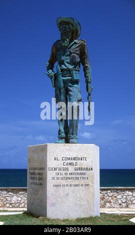 Camilo Cienfuegos Gorriarán (* 6. Februar 1932 in Lawton, Havanna; † 28. Oktober 1959) war ein kubanischer Revolutionär. Aufgewachsen in einer anarchistischen Familie, die Spanien vor dem spanischen Bürgerkrieg verlassen hatte, wurde er zusammen mit Fidel Castro, Che Guevara, Juan Almeida Bosque und Raúl Castro zu einer Schlüsselfigur der kubanischen Revolution. Stockfoto