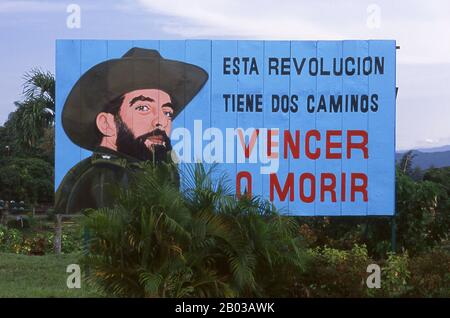 Camilo Cienfuegos Gorriarán (* 6. Februar 1932 in Lawton, Havanna; † 28. Oktober 1959) war ein kubanischer Revolutionär. Aufgewachsen in einer anarchistischen Familie, die Spanien vor dem spanischen Bürgerkrieg verlassen hatte, wurde er zusammen mit Fidel Castro, Che Guevara, Juan Almeida Bosque und Raúl Castro zu einer Schlüsselfigur der kubanischen Revolution. Stockfoto