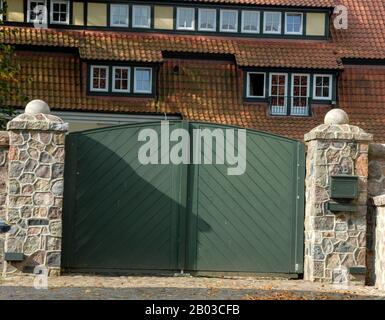 Das Haus der jungen Bismark, die jetzt in London leben. Kürzlich wurde er wegen Körperverletzung verurteilt. Das Haus befindet sich auf dem Anwesen Bismark bei Hamburg Stockfoto