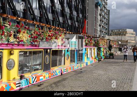 Darcie und May Green Canal Boats, ein schwimmendes Restaurant, Paddington Basin Regeneration Project, Grand Union Canal, Paddington London UK Stockfoto