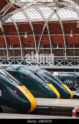 GWR-Züge am Bahnhof Paddington, Hauptbahnstation der Great Western Railway, Paddington London UK Stockfoto