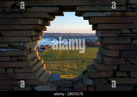 Rockskulptur, lokal bekannt als "Polo", in Scrabster, in der Nähe von Thurso, Caithness, Schottland, Großbritannien. Künstler unbekannt. Stockfoto