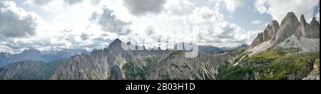 Dolomiti (Blick von Tre cime di Lavaredo), UNESCO-Weltkulturerbe - Alto Adige, Veneto, Italien, Europa Stockfoto