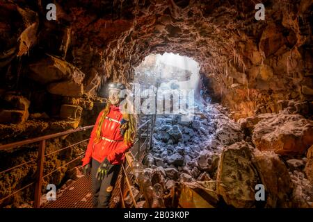 Raufarholshellir Lava Tunnel, Island. Eine der längsten Lavaröhren in der Nähe von Reykjavik, Island