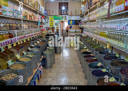 Gewürzgeschäft im alten Basar in Kashan, Iran Stockfoto