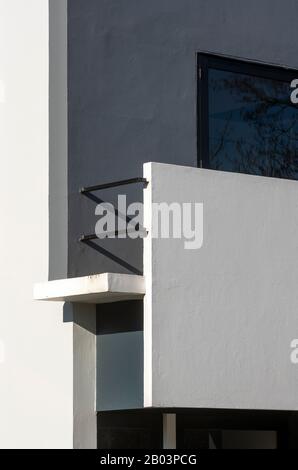 Utrechter, Rietveld-Schröder Haus oder Haus Schröder, 1924 von Gerrit Rietveld, Blick von Südosten, Detail des Balkons Stockfoto