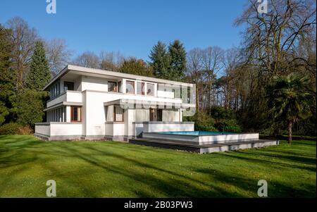 Huis ter Heide, Bosch en Duin, Villa Henny, Henny House, 1915-1918 von Robert van 't Hoff erbaut, Gartenseite Stockfoto