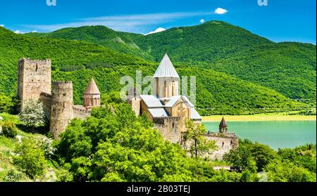 Ananuri Burg auf dem Aragvi Fluss in Georgien Stockfoto