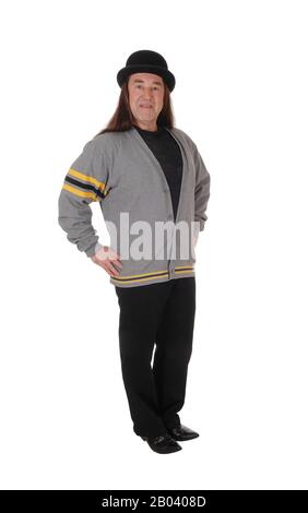 Ein indigener trägt einen schwarzen Hut steht für weissen Hintergrund mit seinem Ticercat Outfit im Studio isoliert Stockfoto