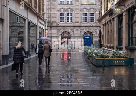 Glasgow, Schottland, Großbritannien. Februar 2020. Wetter in Großbritannien. Starker Regen im Royal Bank Place. Kredit: Skully/Alamy Live News Stockfoto