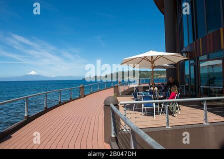 Das Theater del Lago (Theater der Seen) in Frutillar, einer Kleinstadt am Llanquihue-See im Lake District bei Puerto Montt, Chile mit Osorno Vo Stockfoto