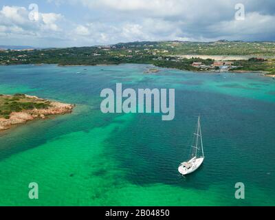 Beeindruckender Blick auf La Maddalena, Sardinien, Italien. Stockfoto