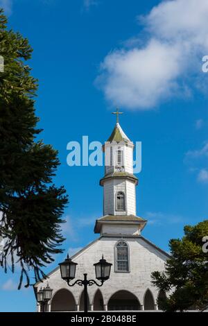 Die Kirche (1750-1790) in Dalcahue, einem UNESCO-Weltkulturerbe, ist eine der ältesten auf Chiloe-Insel in Chile. Stockfoto