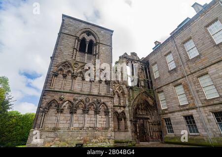 Blick auf die Ruinen der Holyrood Abbey in Edinburgh, Großbritannien Stockfoto