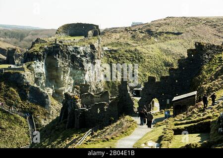 Tintagel Castle, die legendäre Burg von König Arthur und Stätte von Camelot, Tintagel, Cornwall, England Stockfoto