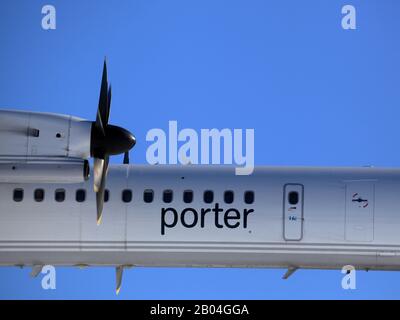 DHC-8 Porter Airlines C-GLQD Landing at YOW, Ottawa, Canada, 17. Februar 2020 Stockfoto