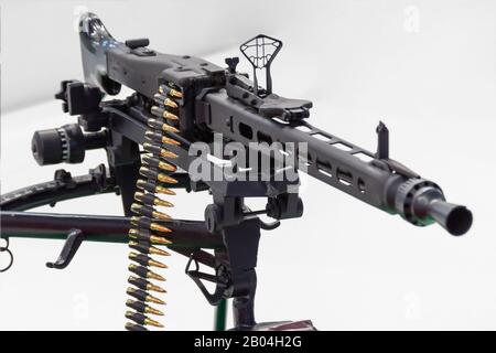 Mit Munition beladene Waffe des schwarzen Sturmgewehrs Stockfoto