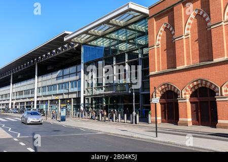 Bahnhof King's Cross St Pancras, Blick auf den Bahnhof von der Midland Road, London, Großbritannien Stockfoto