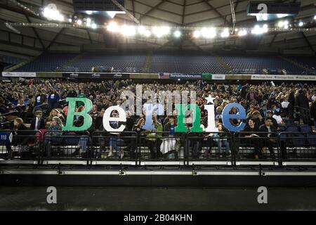 Tacoma, Vereinigte Staaten. Februar 2020. Die Teilnehmer an der Rallye von Senator Bernie Sanders im Tacoma Dome am 17. Februar 2020 in Tacoma, Washington. Credit: The Photo Access/Alamy Live News Stockfoto