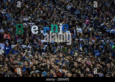 Tacoma, Vereinigte Staaten. Februar 2020. Die Teilnehmer an der Rallye von Senator Bernie Sanders im Tacoma Dome am 17. Februar 2020 in Tacoma, Washington. Credit: The Photo Access/Alamy Live News Stockfoto