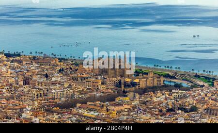 Luftbild, Santa Iglesia Catedral de Mallorca, Kathedrale von Palma, Palma, Mallorca, Spanien, Europa, Balearen, Altstadt, Bishop's Church of t Stockfoto