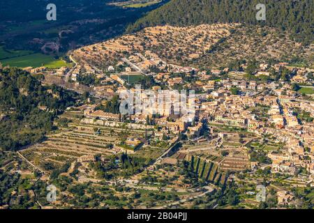 Luftbild, Insel, Ortsansicht, Kloster der Kartäuserorden, Museum Cartoixa de Valldemossa, Museum Frédéric Chopin i George Sand, Museum Municipa Stockfoto