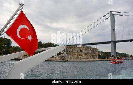 Istanbul, Türkei - 16. September 2019. Beylerbeyi-Palast, auch Beylerbeyi Sarayi genannt, am Ufer des Bosporus im Distrikt Uskudar Stockfoto