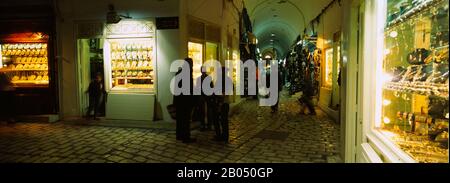 Gruppe von Menschen auf einem Markt, Medina, Sousse, Tunesien Stockfoto