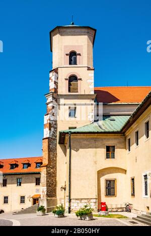 Tyniec, Kleinpolen/Polen - 2019/06/30: Kirche St. Paul und Peter in der Benediktion Tyniec an der Weichsel bei Krakow Stockfoto