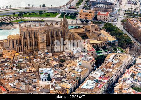 , Luftbild, Ortsblick, Santa Iglesia Catedral de Mallorca, Kathedrale von Palma, Palau Reial de L'Almudaina, Königspalast, Canamunt, Palma, Mallorca Stockfoto