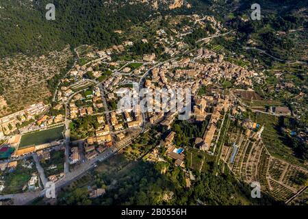 Luftbild, Ortsansicht, Valldemossa, Mallorca, Balearen, Spanien, Europa, Església de Sant Bartomeu, Espana, Frederic Chopin und George Sand Mu Stockfoto