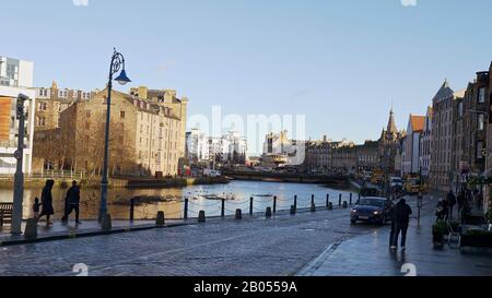 Schöner Stadtteil Leith in Edinburgh - EDINBURGH, SCHOTTLAND - 10. JANUAR 2020 Stockfoto