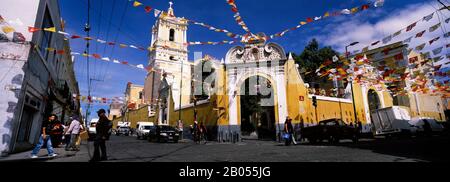 Blick auf eine Kirche, die Kirche La Merced, Puebla, Puebla State, Mexiko Stockfoto