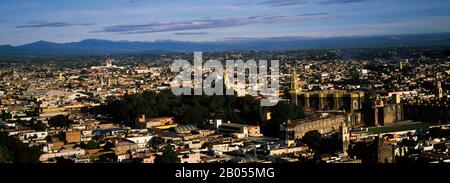 Luftaufnahme einer Stadt, Cholula, Puebla State, Mexiko Stockfoto