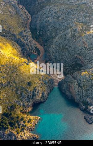 Luftbild, Bucht in der Nähe von Sa Calobra, Traumstrand, Canyon, Escorca, Mallorca, Balearen, Spanien, Europa, Berge und Täler, Bucht, es, Espana, RO Stockfoto