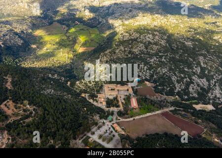 Luftbild, Santuari de Lluc, Klosteranlage, Kloster Lluc, Lluc, Escorca, Mallorca, Balearen, Spanien, Europa, Berge und Täler, es Stockfoto