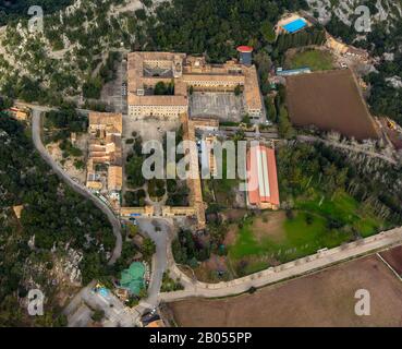 Luftbild, Santuari de Lluc, Klosteranlage, Kloster Lluc, Lluc, Escorca, Mallorca, Balearen, Spanien, Europa, es, Berge, Hotel, heiß Stockfoto