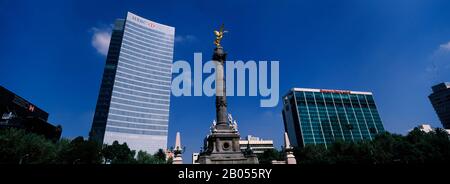 Niedriger Blickwinkel auf ein Denkmal, Unabhängigkeitsdenkmal, Paseo De La Reforma, Mexiko-Stadt, Mexiko Stockfoto