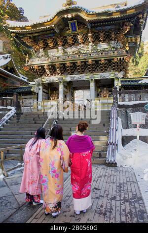 Frauen, Kostüm, typisch, Freunde, traditionell, Kleid, Toshogu-Tempel, Nikko, Japan Stockfoto