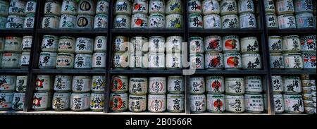 Sake, Tsurugaoka Hachiman Shrine, Kamakura, Präfektur Kanagawa, Region Kanto, Japan Stockfoto