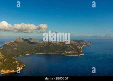 Luftbild, Bucht von Formentor, Gebirge, Illa de Formentor, Illa del Geret, Pollença, Europa, Balearen, Spanien, Mallorca, Balearen Stockfoto