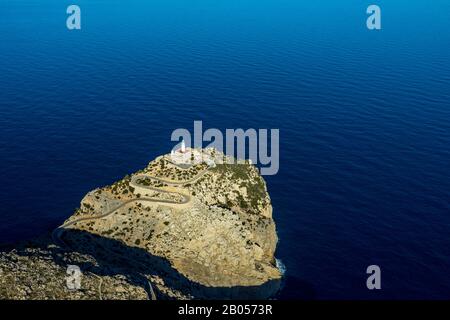 Luftbild, Halbinsel Cap Formentor, Far de Formentor, Leuchtturm, Pollença, Mallorca, Balearen, Spanien, Europa, Aussichtsplattform, Balearen i. Stockfoto