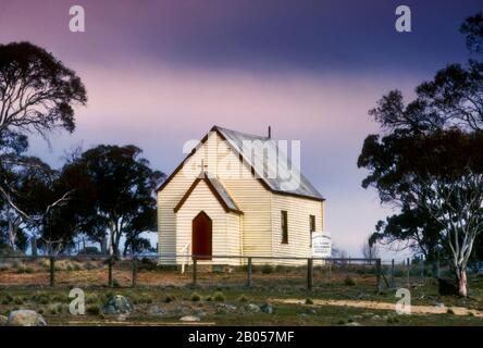 Berridale Country Kirche New South Wales, Australien. In einer hübschen ländlichen Umgebung ist Berridale eine bezaubernde Stadt in den NSW Snowy Mountains in der Nähe von Pristine Stockfoto